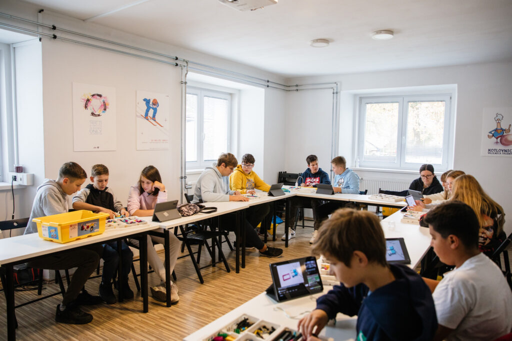 Del programa delavnic se je izvajal v zadrugi KIKštarter v Kamniku.