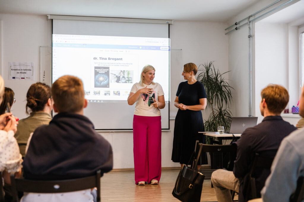 Nika Škrjanec, vodja KIKštarterja, in doc. dr. Tina Bregant, zdravnica, nevroznanstvenica, predavateljica in avtorica knjige Vznemirljivo potovanje po razvijajočih se možganih. 