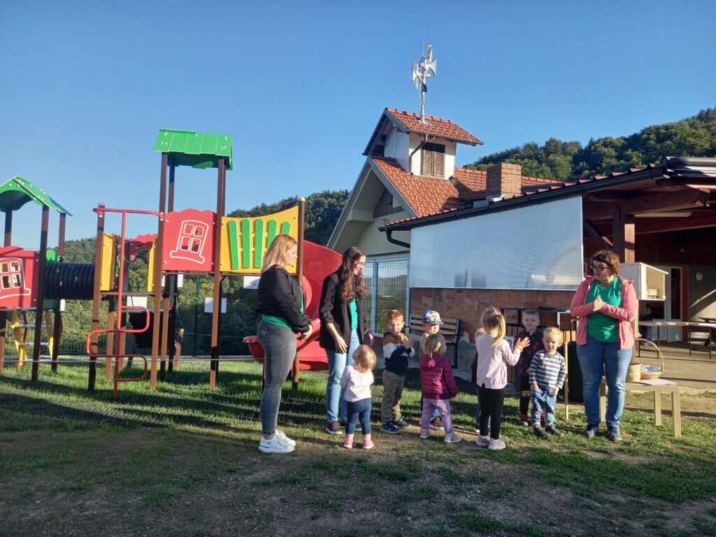 Igrišča so se še posebej razveselili otroci iz vrtca v Javorju, ki bodo lahko uporabljali novo igrišče.