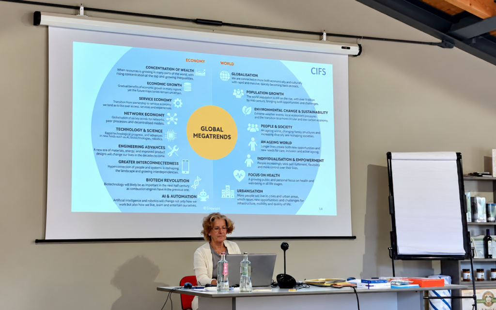 Dr. Valentina Boschetto Doorly o globalnih megatrendih, ki vplivajo na našo družbo.